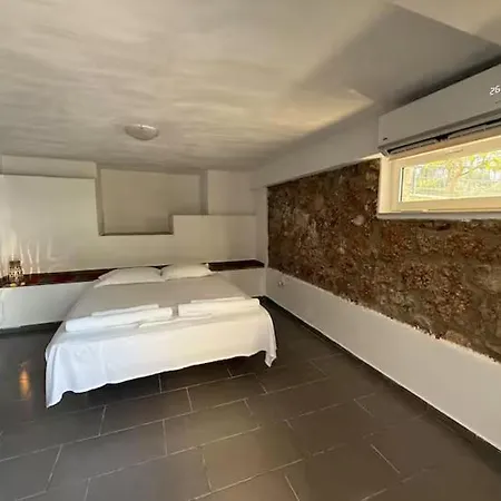 Roberts Villa *